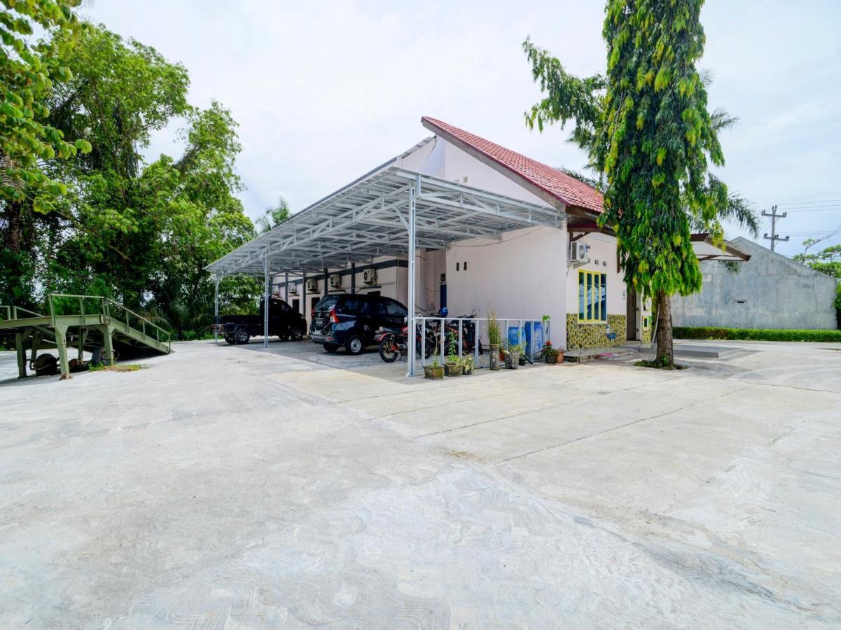 Oyo 90263 Hotel Diva Golf Bengkulu Exteriör bild