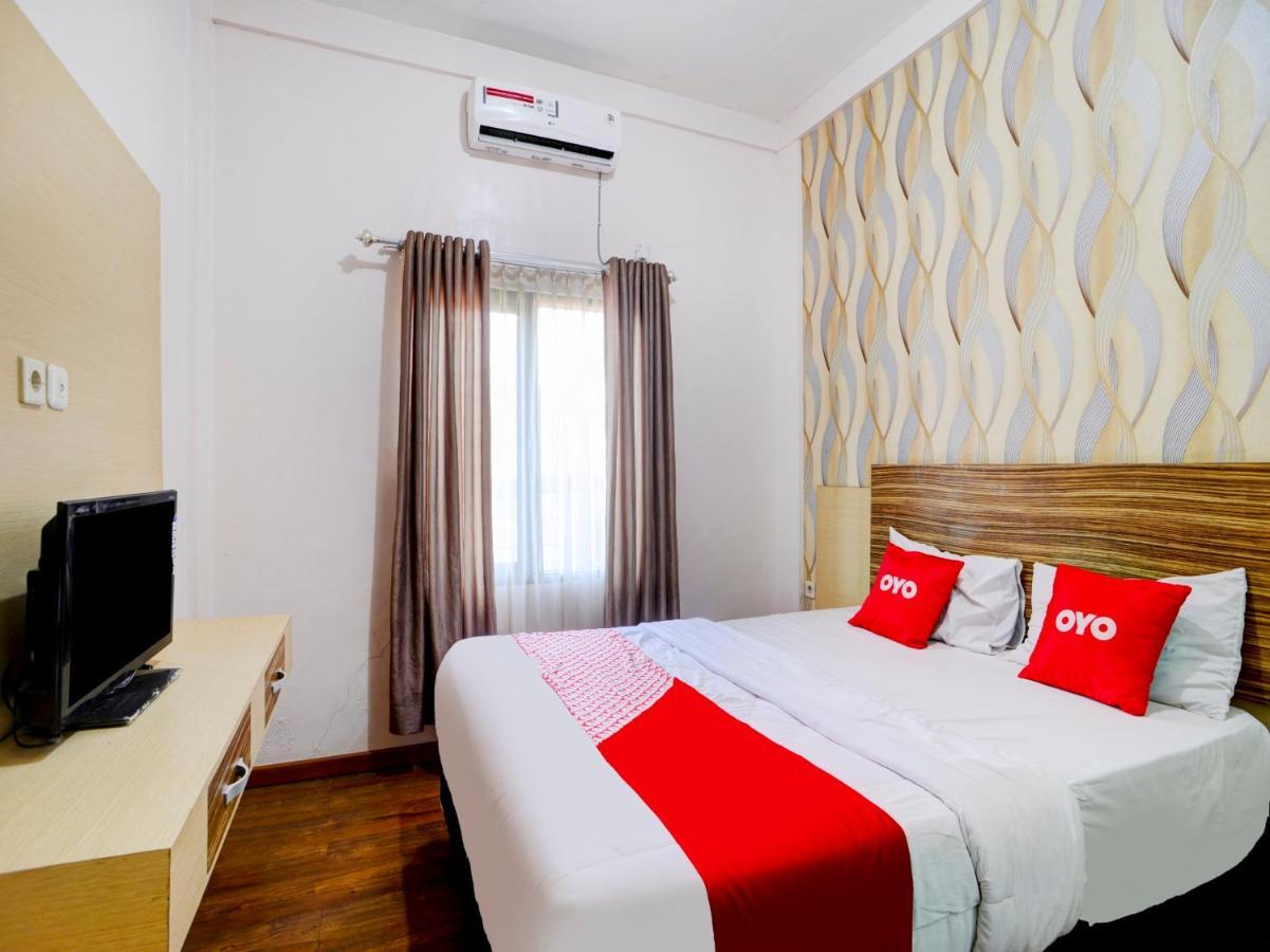 Oyo 90263 Hotel Diva Golf Bengkulu Exteriör bild