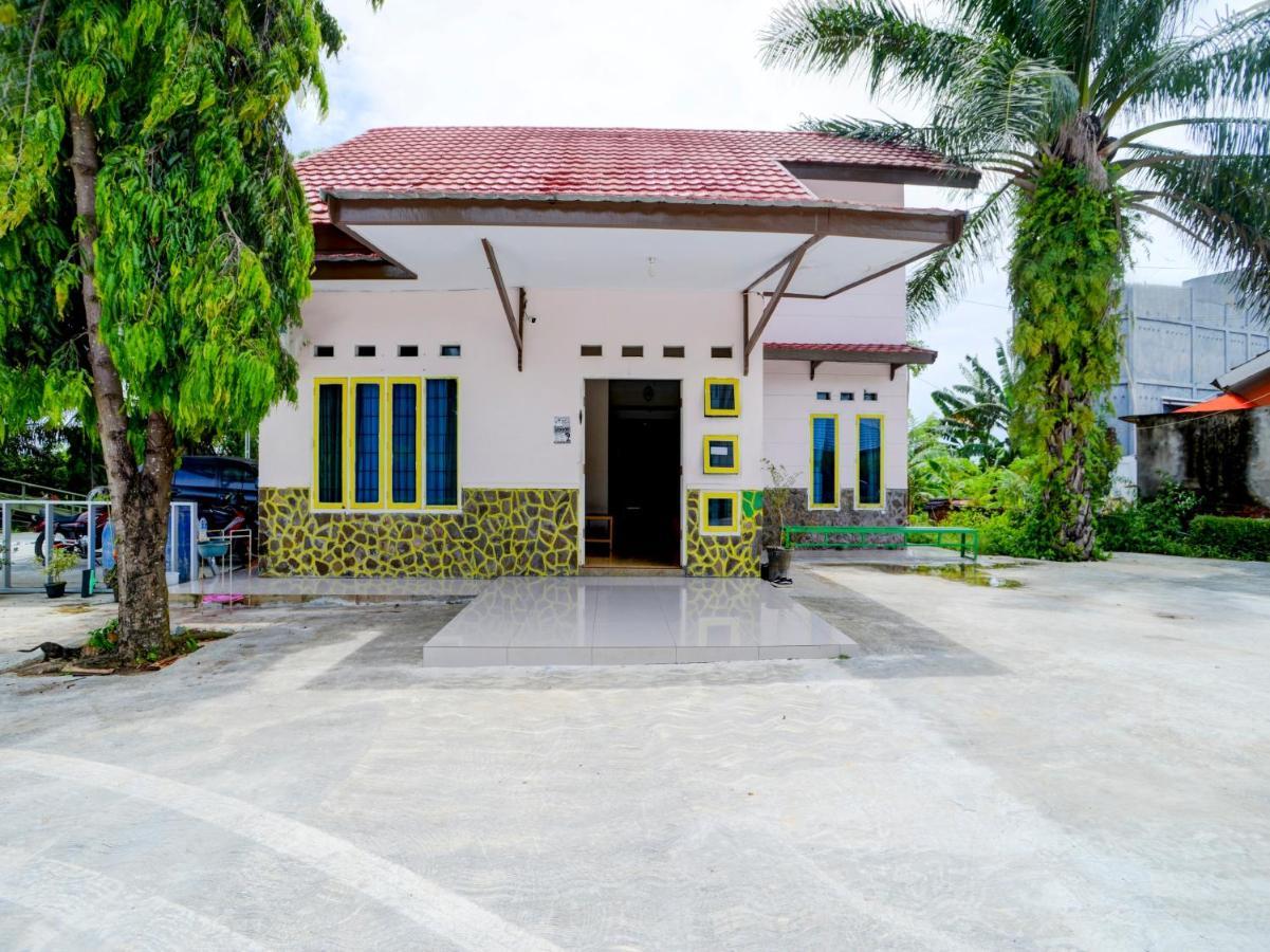 Oyo 90263 Hotel Diva Golf Bengkulu Exteriör bild