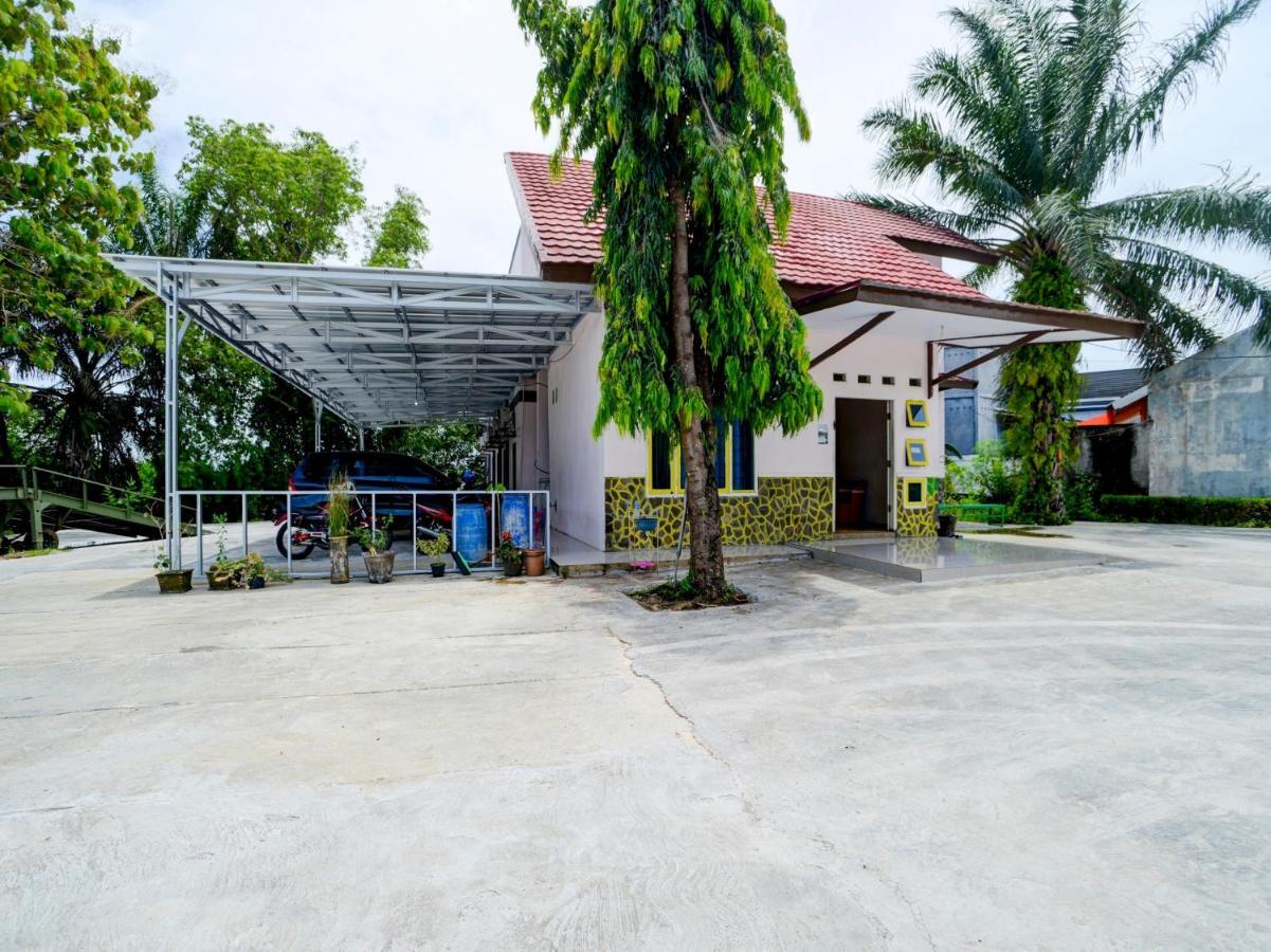 Oyo 90263 Hotel Diva Golf Bengkulu Exteriör bild