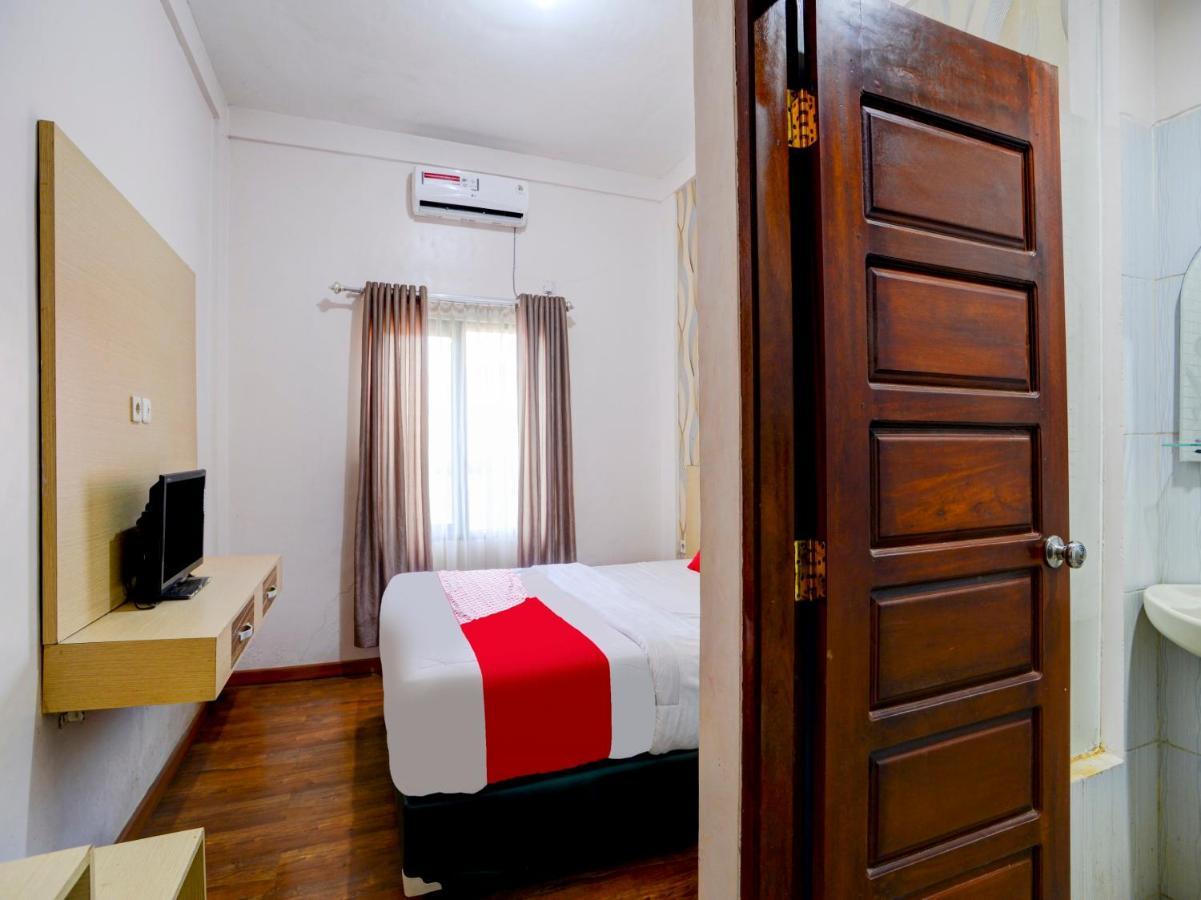 Oyo 90263 Hotel Diva Golf Bengkulu Exteriör bild