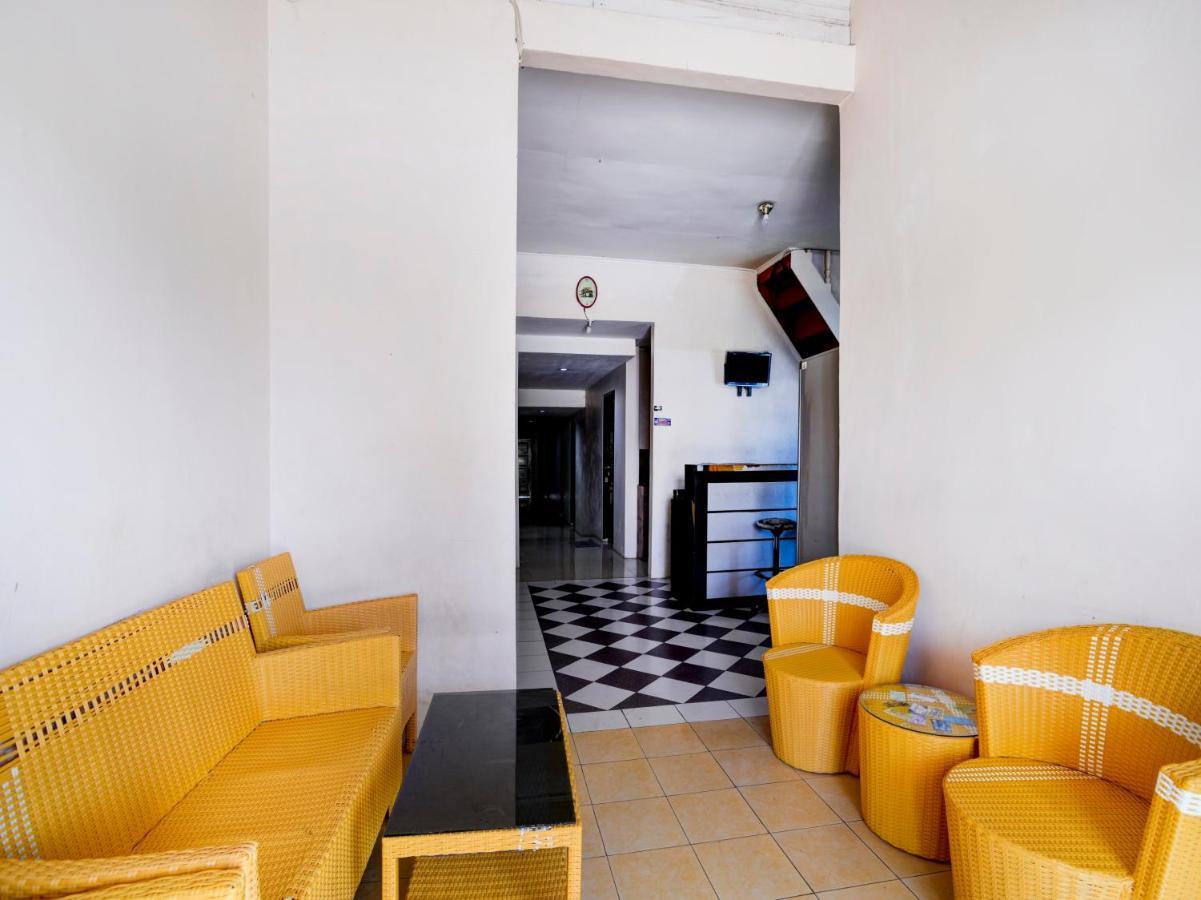 Oyo 90263 Hotel Diva Golf Bengkulu Exteriör bild